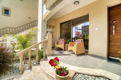 Detached Villa For Sale  in  Kato Paphos - Universal