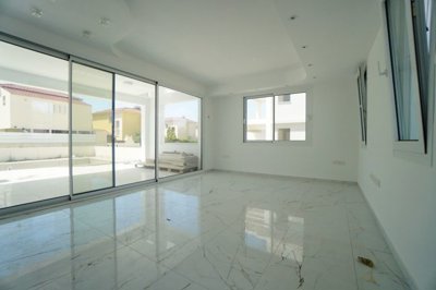 Detached Villa For Sale  in  Pervolia