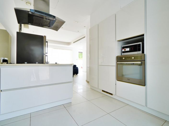 Image No.8-5 Bed Villa for sale