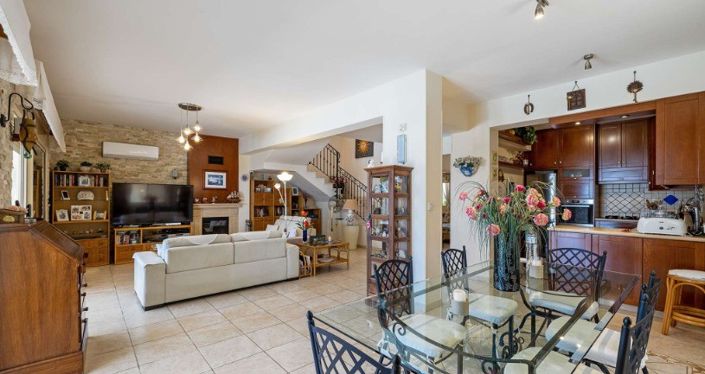 Image No.2-4 Bed Villa for sale