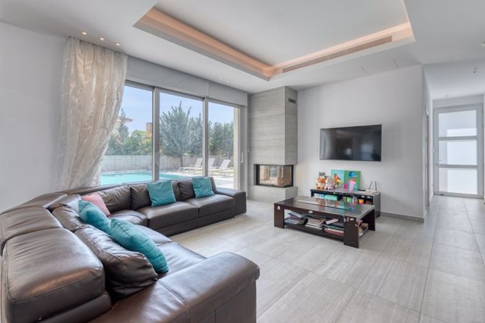 Image No.8-6 Bed Villa for sale