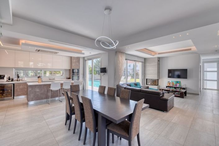 Image No.9-6 Bed Villa for sale