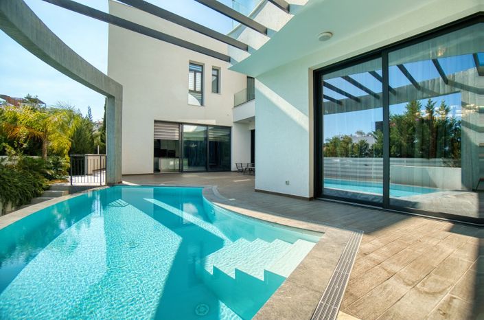 Image No.1-5 Bed Villa for sale