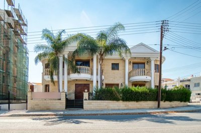 6 Bed Villa for sale