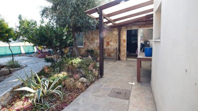 Detached Villa For Sale  in  Parekklisia