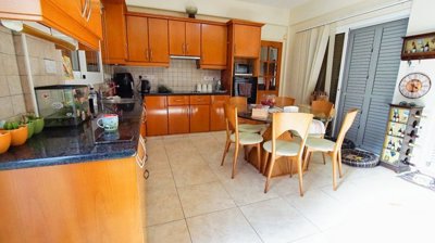 Detached Villa For Sale  in  Parekklisia