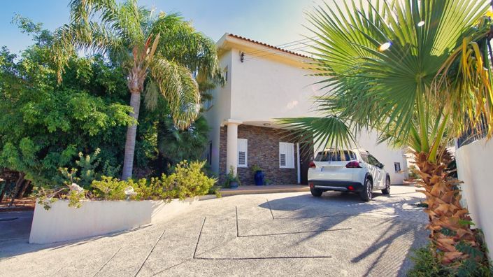 Image No.2-Villa de 4 chambres à vendre à Parekklisia