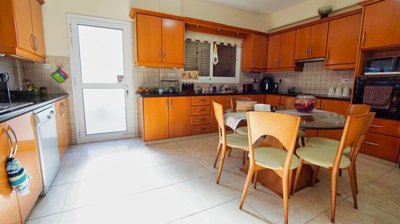 Detached Villa For Sale  in  Parekklisia