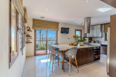 Detached Villa For Sale  in  Parekklisia
