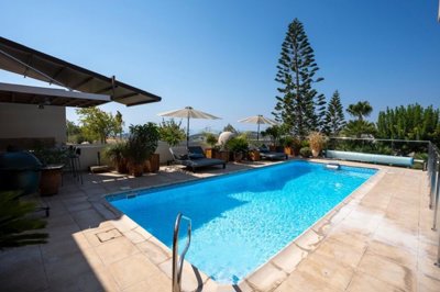 Detached Villa For Sale  in  Parekklisia