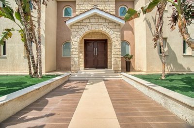 Detached Villa For Sale  in  Kato Paphos - Universal