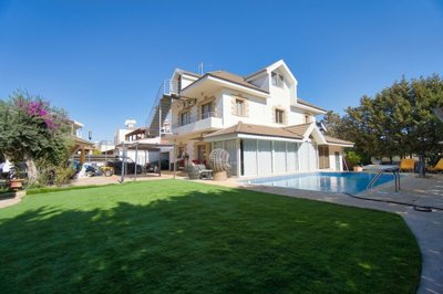 Detached Villa For Sale  in  Kato Polemidia