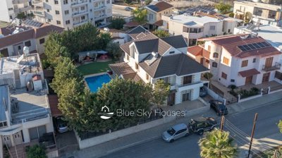 Detached Villa For Sale  in  Kato Polemidia