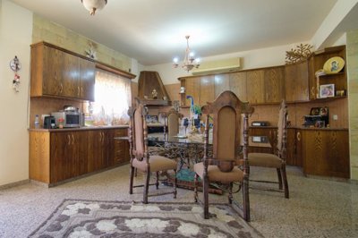 Detached Villa For Sale  in  Kato Polemidia