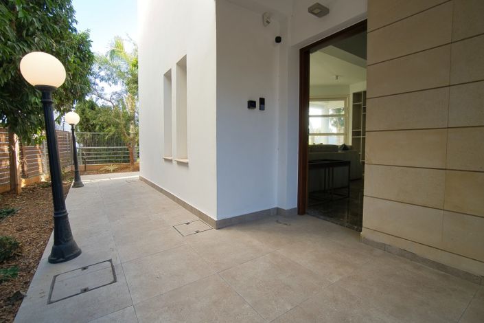 Image No.3-5 Bed Villa for sale