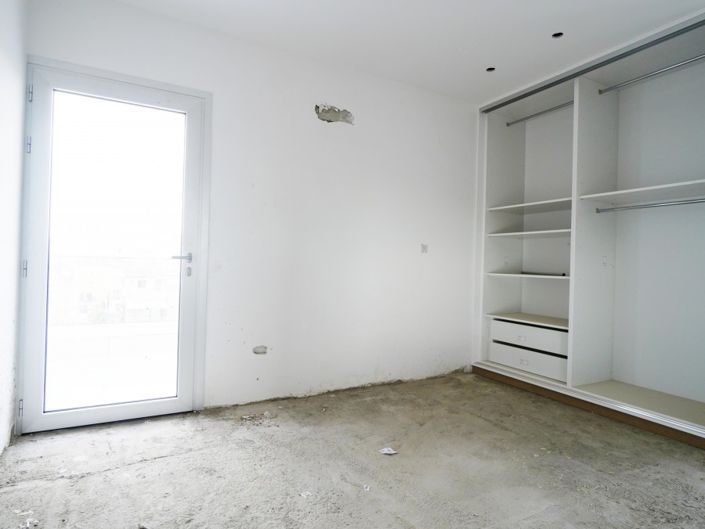 Image No.10-3 Bed Apartment for sale