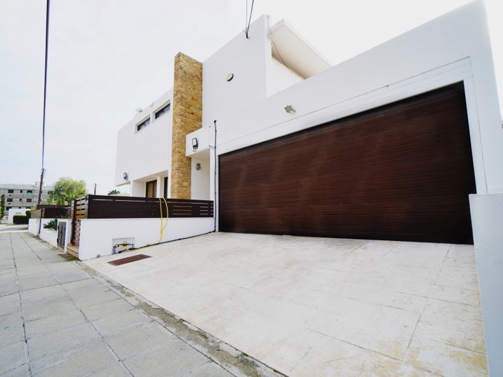 Image No.2-Villa de 4 chambres à vendre à Larnaca