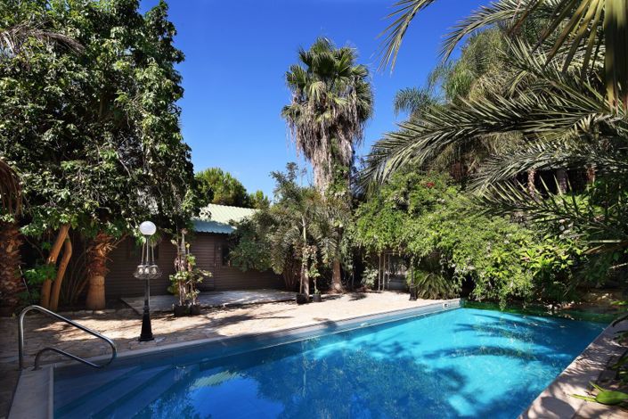 Image No.4-8 Bed Villa for sale