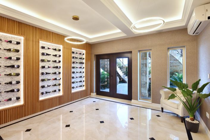 Image No.8-8 Bed Villa for sale