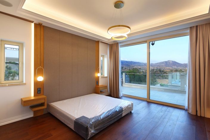 Image No.9-8 Bed Villa for sale