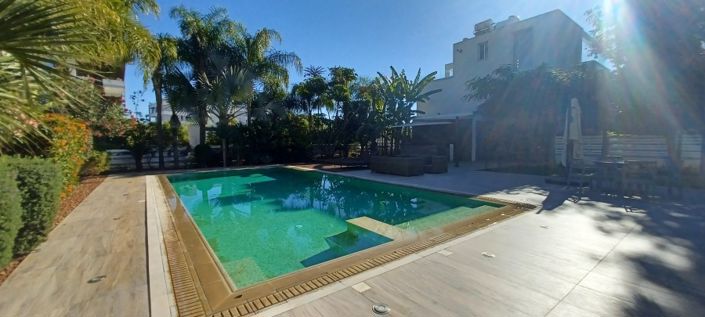 Image No.2-5 Bed Villa for sale