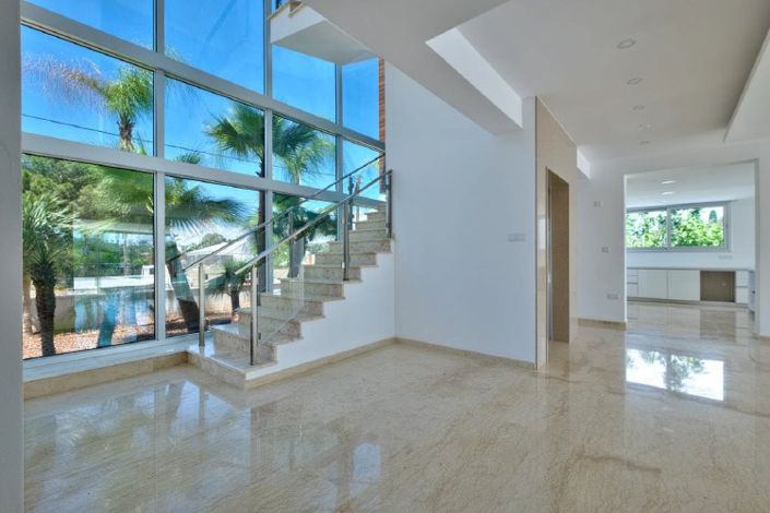 Image No.6-5 Bed Villa for sale