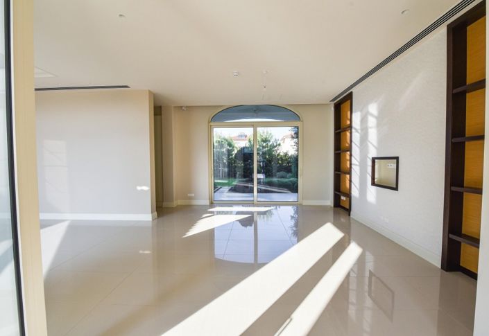 Image No.3-6 Bed Villa for sale