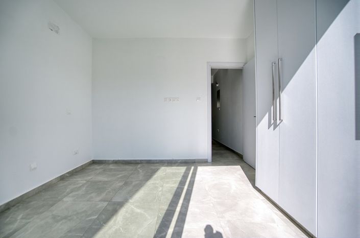 Image No.10-3 Bed Villa for sale