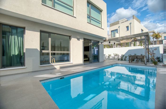 Image No.1-3 Bed Villa for sale