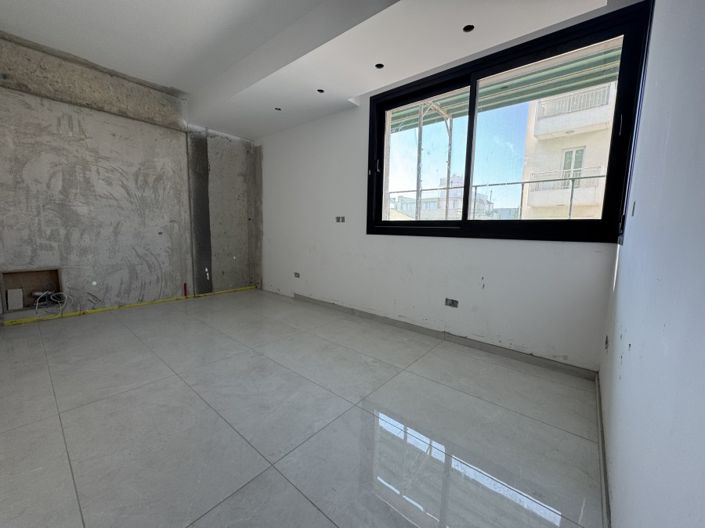 Image No.10-3 Bed Apartment for sale