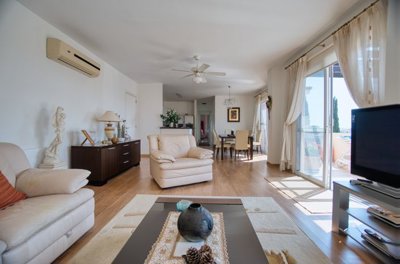 Penthouse For Sale  in  Agia Marinouda
