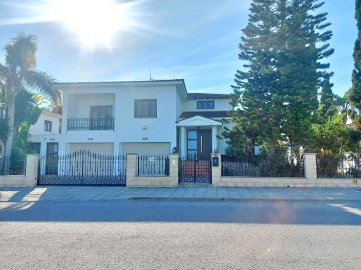 Image No.8-5 Bed Villa for sale