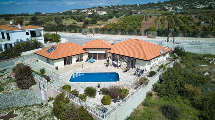 Image No.2-Villa de 4 chambres à vendre à Paphos