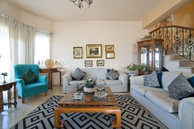 Detached Villa For Sale  in  Ayios Athanasios