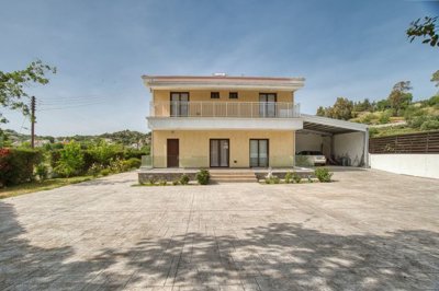 Detached Villa For Sale  in  Stroumbi
