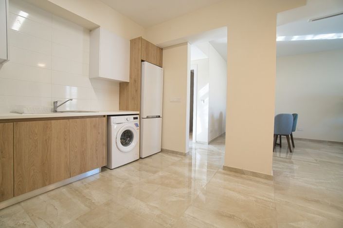 Image No.4-Appartement de 2 chambres à vendre à Mouttagiaka
