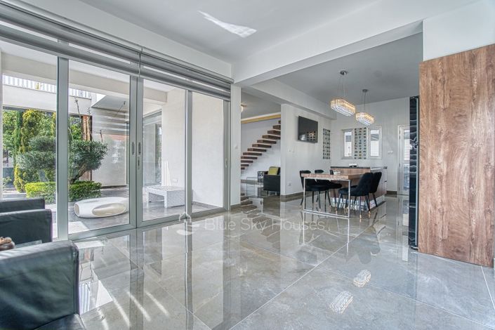 Image No.2-3 Bed Villa for sale