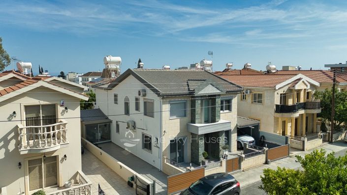 Image No.1-6 Bed Villa for sale