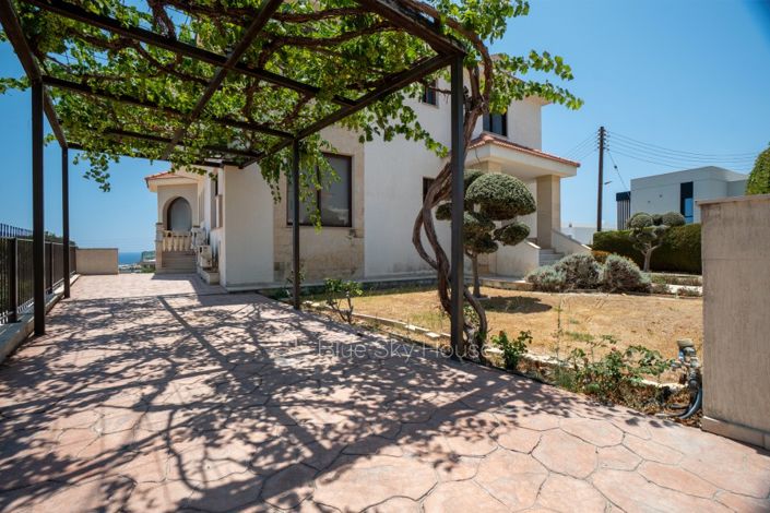 Image No.2-Villa de 5 chambres à vendre à Agios Athanasios