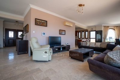 Detached Villa For Sale  in  Ayios Athanasios