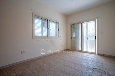 Detached Villa For Sale  in  Pyrgos