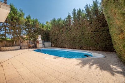 Detached Villa For Sale  in  Pyrgos