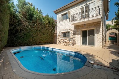 Detached Villa For Sale  in  Pyrgos