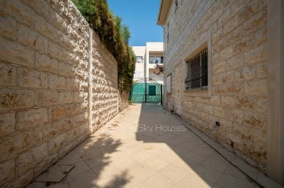 Detached Villa For Sale  in  Pyrgos