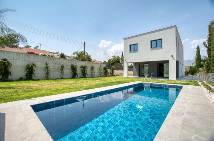 Image No.1-3 Bed Villa for sale