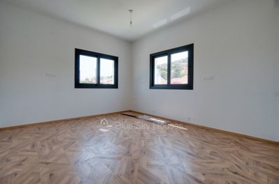 Detached Villa For Sale  in  Pyrgos