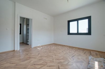 Detached Villa For Sale  in  Pyrgos