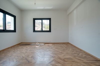 Detached Villa For Sale  in  Pyrgos