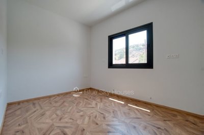 Detached Villa For Sale  in  Pyrgos