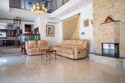 Detached Villa For Sale  in  Pyrgos